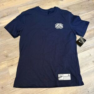 Nike Tee shirt medium new with tags